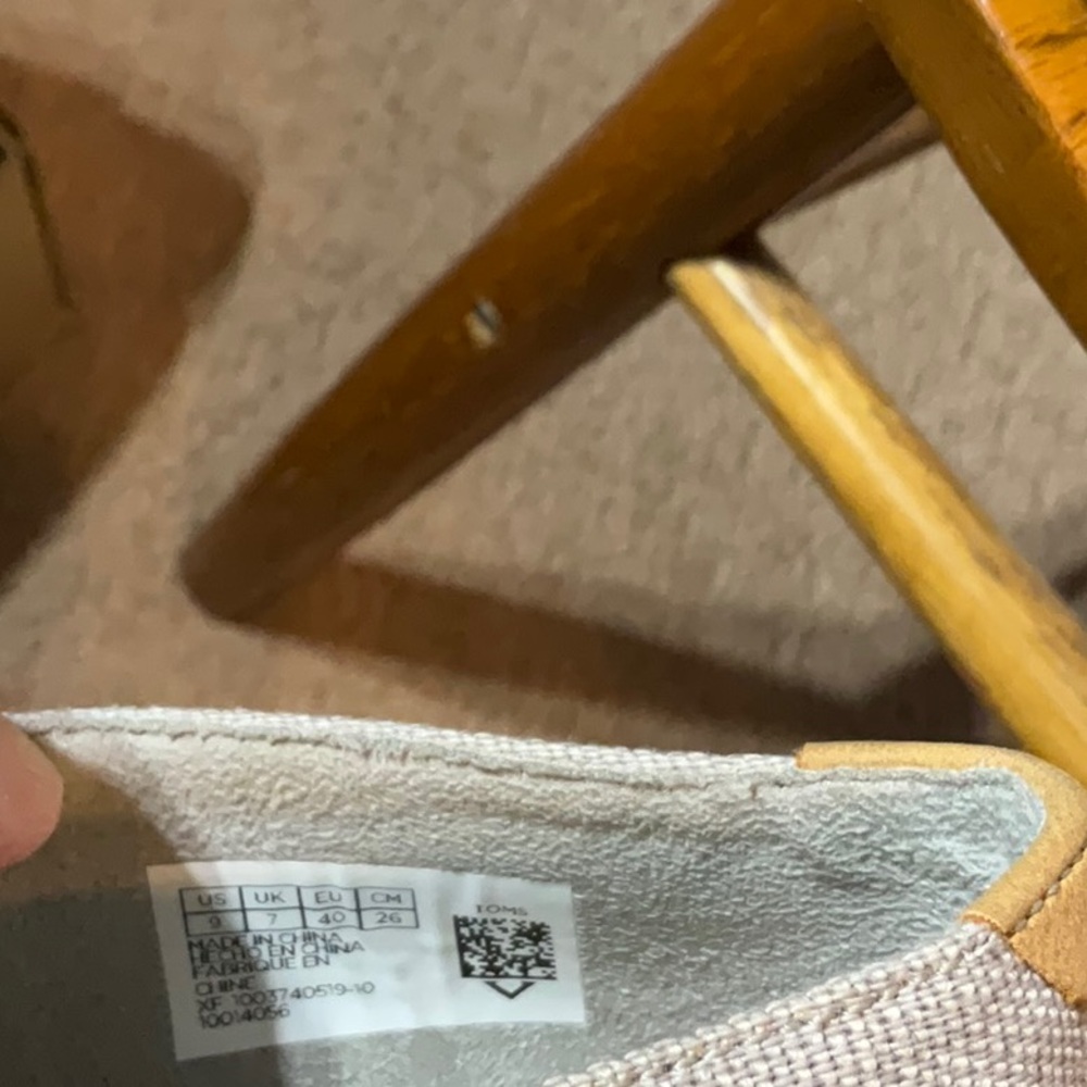TOMS SHOES - Picture 5 of 5